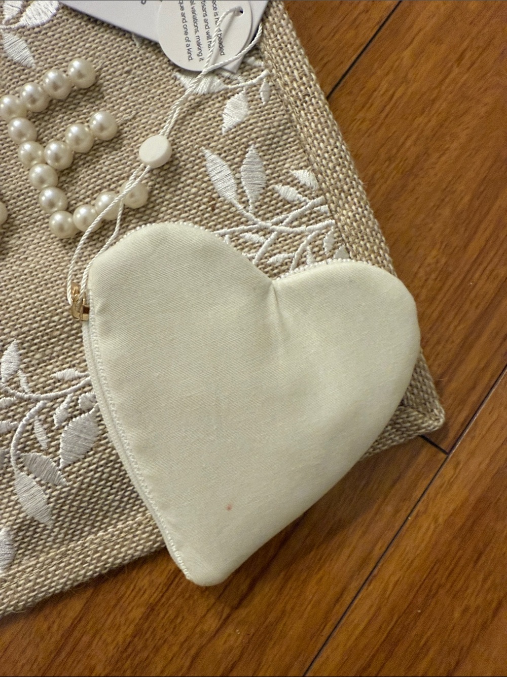 Bride Pearl Accent Natural Tote Bag with White Accessories - Picture 3 of 8